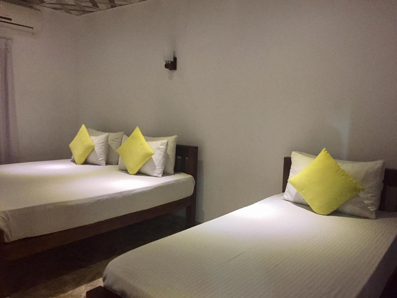 Thisara Guest House Polonnaruwa Habitación foto
